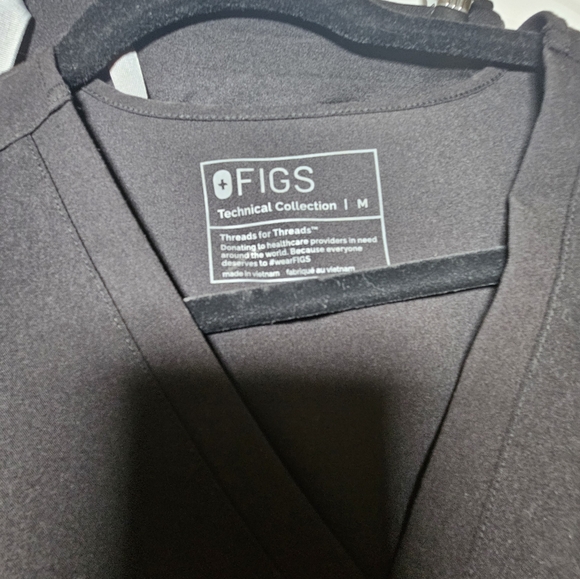 NWOT Figs Scrub Set in black - Picture 2 of 4